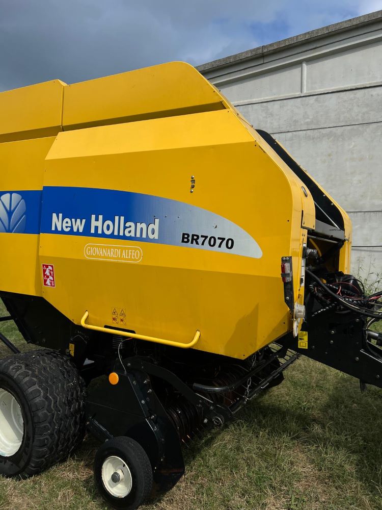 NEW HOLLAND BR7070