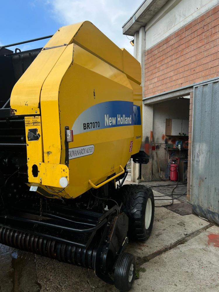 NEW HOLLAND BR7070 CROP CUTTER